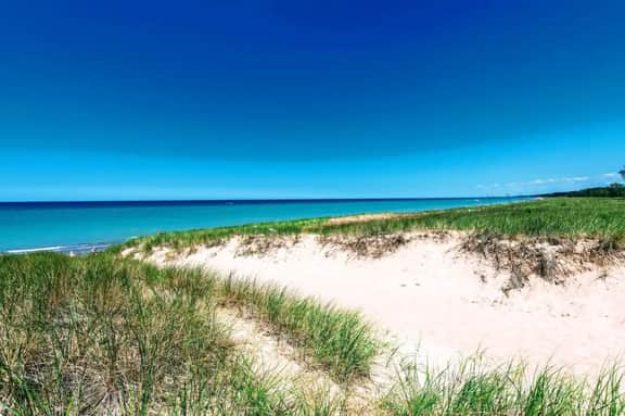 2 BD Beach Condo | Steps from Lake Michigan