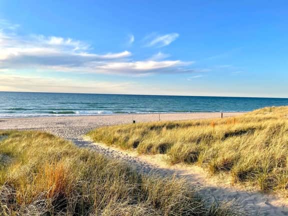 2 BD Condo I Steps From Lake Michigan
