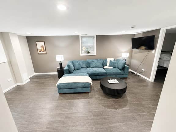 The Northside Club House | 2 Living Rooms | Sleeps 8